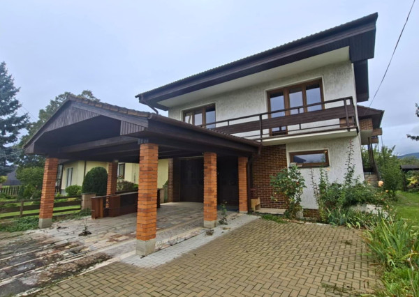 REZERVOVANÉ: Na prenájom viacgeneračný rodinný dom vo Veľkých Bieliciach