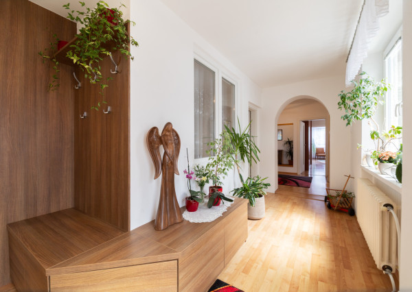 REZERVOVANÉ: Na predaj priestranný dom s veľkým pozemkom v Pobedime