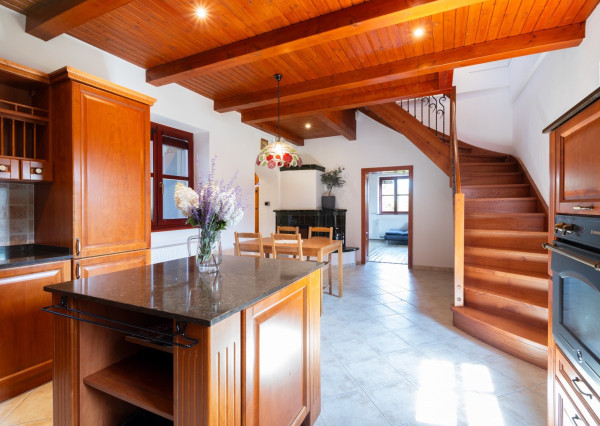 Na predaj impozantný rodinný dom v Ivanovciach