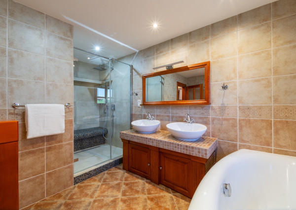 Na predaj impozantný rodinný dom v Ivanovciach