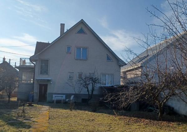 DOBRÁ LOKALITA -NOVÁ CENA- 5  izbový rodinný dom Bánovce nad Bebravou so záhradou 418m2 .