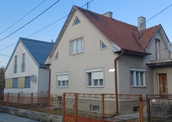 DOBRÁ LOKALITA -NOVÁ CENA- 5  izbový rodinný dom Bánovce nad Bebravou so záhradou 418m2 .