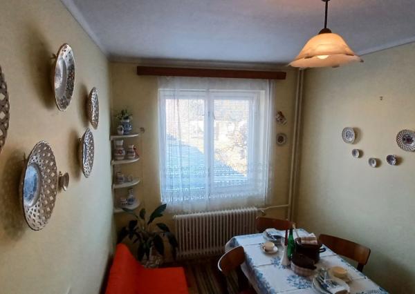 DOBRÁ LOKALITA -NOVÁ CENA- 5  izbový rodinný dom Bánovce nad Bebravou so záhradou 418m2 .