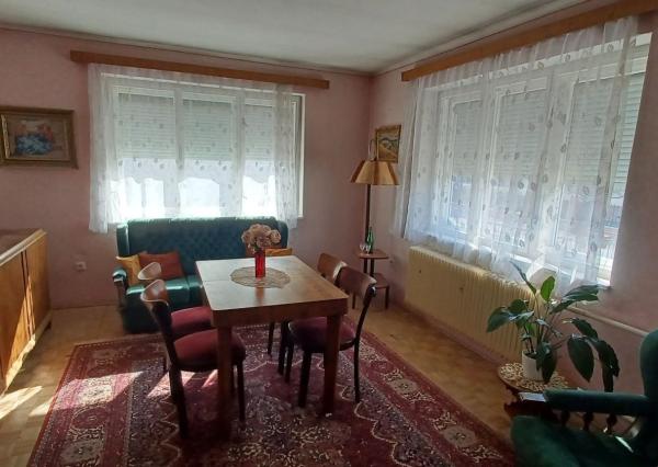 DOBRÁ LOKALITA -NOVÁ CENA- 5  izbový rodinný dom Bánovce nad Bebravou so záhradou 418m2 .