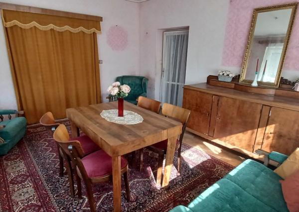 DOBRÁ LOKALITA -NOVÁ CENA- 5  izbový rodinný dom Bánovce nad Bebravou so záhradou 418m2 .