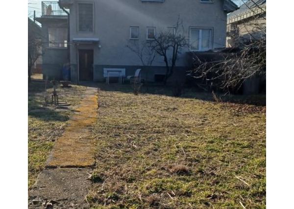 DOBRÁ LOKALITA -NOVÁ CENA- 5  izbový rodinný dom Bánovce nad Bebravou so záhradou 418m2 .