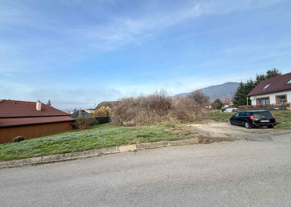 Na predaj veľkorysý pozemok pre rodinný dom v obci Heľpa