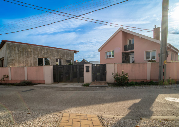 Na predaj priestranný 5-izbový rodinný dom v pokojnej lokalite mesta Gabčíkovo