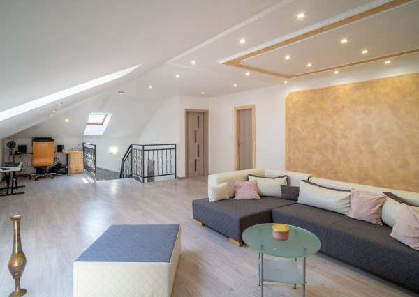 Na predaj priestranný rodinný dom v obci Zlaté Klasy