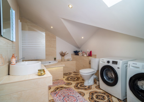 Na predaj priestranný rodinný dom v obci Zlaté Klasy