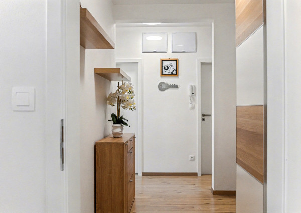 Na predaj moderný 2-izbový byt na Zlatovskej ulici v Trenčíne