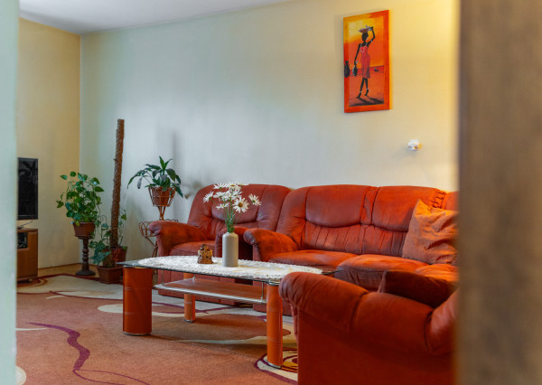 Nová znížená cena! Na predaj 5-izbový rodinný dom s veľkou záhradou v Novej Vsi nad Váhom