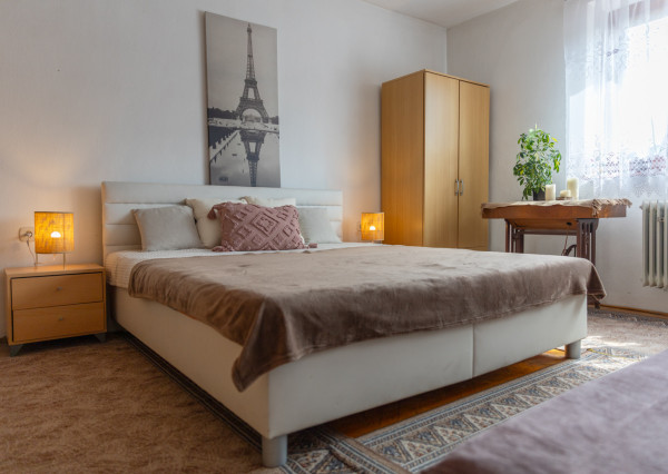 Nová znížená cena! Na predaj 5-izbový rodinný dom s veľkou záhradou v Novej Vsi nad Váhom