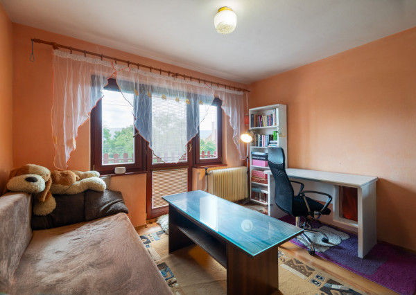 Nová znížená cena! Na predaj 5-izbový rodinný dom s veľkou záhradou v Novej Vsi nad Váhom