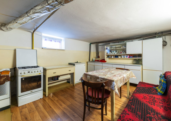 Nová znížená cena! Na predaj 5-izbový rodinný dom s veľkou záhradou v Novej Vsi nad Váhom