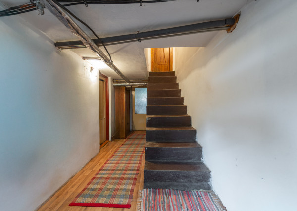 Nová znížená cena! Na predaj 5-izbový rodinný dom s veľkou záhradou v Novej Vsi nad Váhom