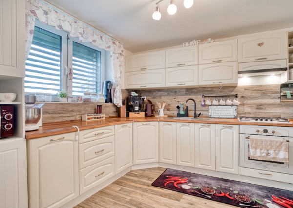 Na predaj priestranný 4-izbový rodinný dom v Malženiciach