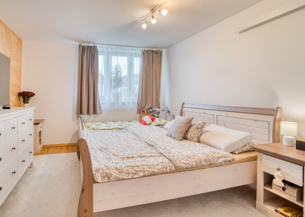 Na predaj priestranný 4-izbový rodinný dom v Malženiciach