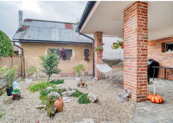 Na predaj priestranný 4-izbový rodinný dom v Malženiciach