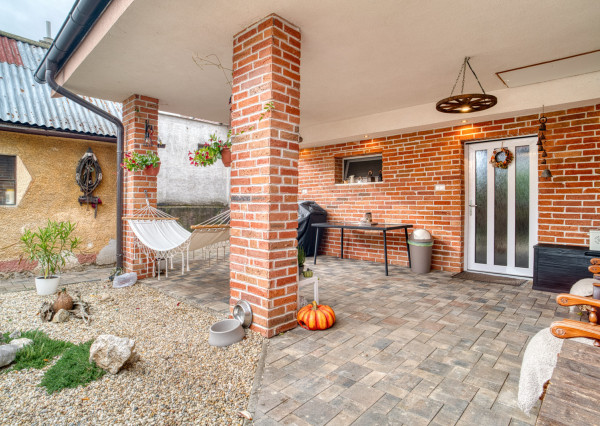 Na predaj priestranný 4-izbový rodinný dom v Malženiciach