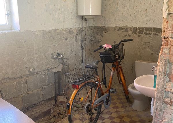 Na predaj rodinný dom vhodný na rekonštrukciu v Lúčnici nad Žitavou