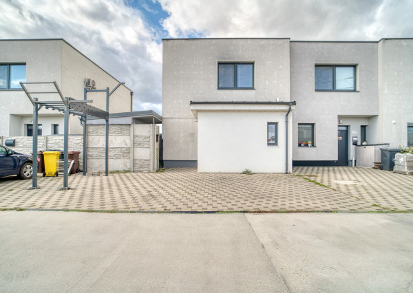 Na predaj priestranný 4-izbový rodinný dom v Bernolákove