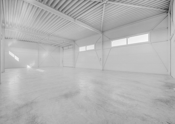 Na predaj administratívno-skladový objekt pri Trnave, v obci Zavar