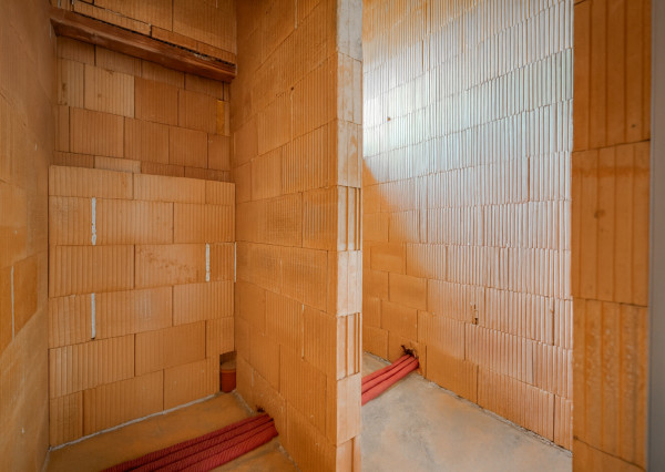 Na predaj administratívno-skladový objekt pri Trnave, v obci Zavar