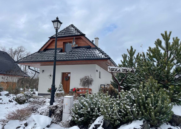 NA PREDAJ- chata /NOVOSTAVBA/ komplet zariadená / Vysoké Tatry- Stará Lesná  s panoramatickým výhľadom