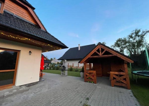 NA PREDAJ- chata /NOVOSTAVBA/ komplet zariadená / Vysoké Tatry- Stará Lesná  s panoramatickým výhľadom