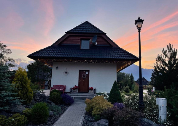 NA PREDAJ- chata /NOVOSTAVBA/ komplet zariadená / Vysoké Tatry- Stará Lesná  s panoramatickým výhľadom