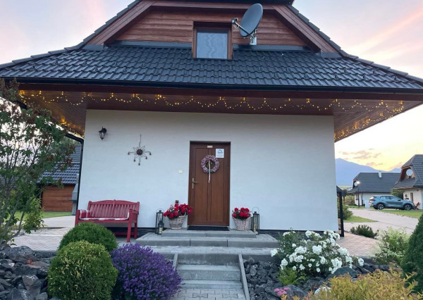 NA PREDAJ- chata /NOVOSTAVBA/ komplet zariadená / Vysoké Tatry- Stará Lesná  s panoramatickým výhľadom