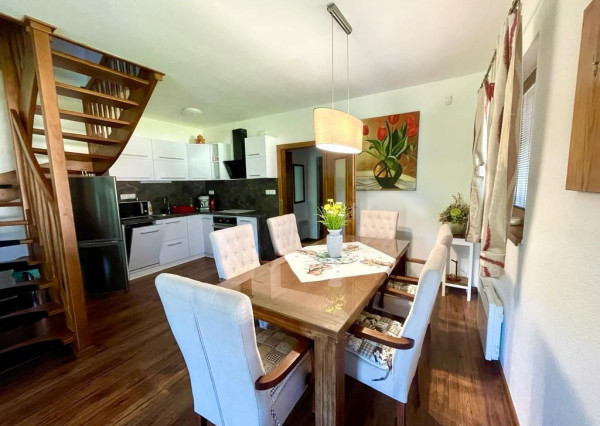 NA PREDAJ- chata /NOVOSTAVBA/ komplet zariadená / Vysoké Tatry- Stará Lesná  s panoramatickým výhľadom