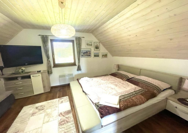 NA PREDAJ- chata /NOVOSTAVBA/ komplet zariadená / Vysoké Tatry- Stará Lesná  s panoramatickým výhľadom