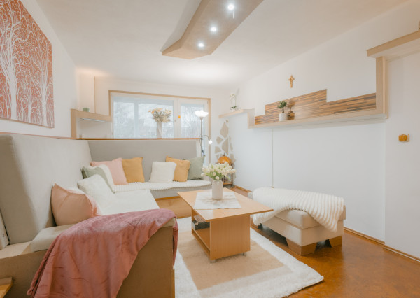 Na predaj kompletne zariadený 2-izbový byt v Žiline