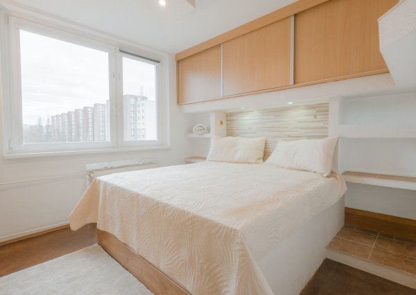 Na predaj kompletne zariadený 2-izbový byt v Žiline