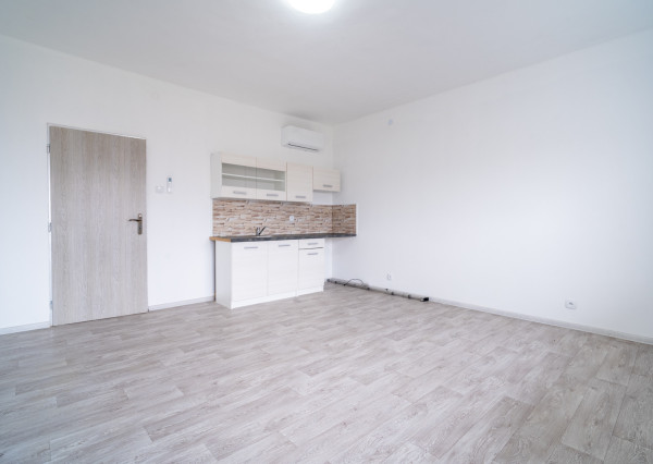 Na predaj polyfunkčná budova v obci Bardoňovo