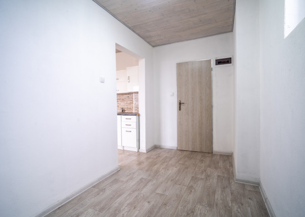 Na predaj polyfunkčná budova v obci Bardoňovo