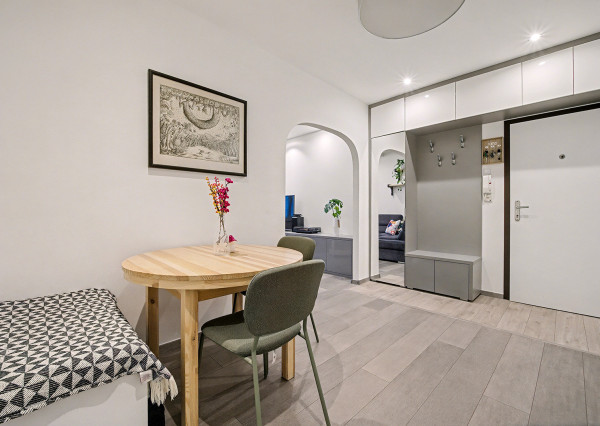 Na predaj kompletne zariadený 3-izbový byt v Petržalke