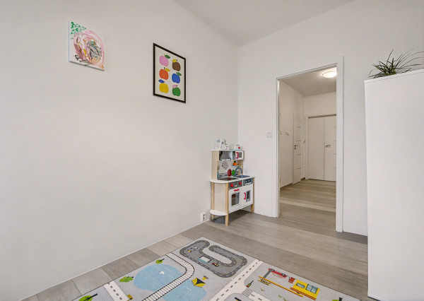 Na predaj kompletne zariadený 3-izbový byt v Petržalke