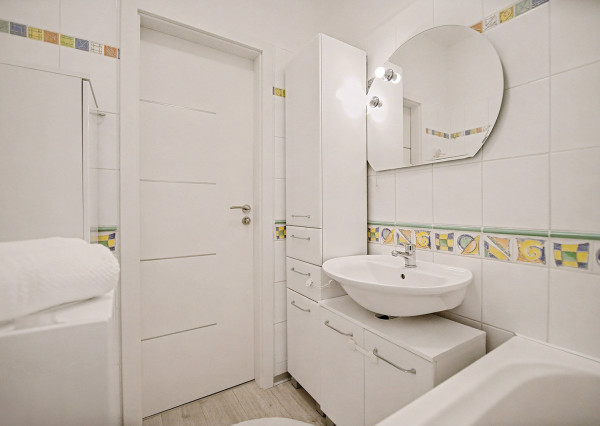 Na predaj kompletne zariadený 3-izbový byt v Petržalke