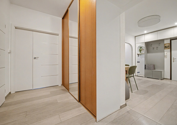 Na predaj kompletne zariadený 3-izbový byt v Petržalke