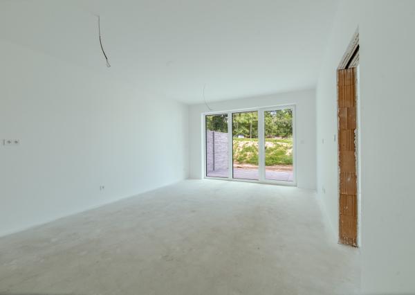 Na predaj skolaudovaný výnimočný 4-izbový byt s vlastnou záhradou vo Veľkom Orvišti