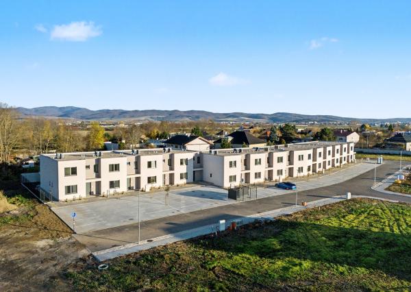 Na predaj skolaudovaný výnimočný 4-izbový byt v rodinnom dome vo Veľkom Orvišti