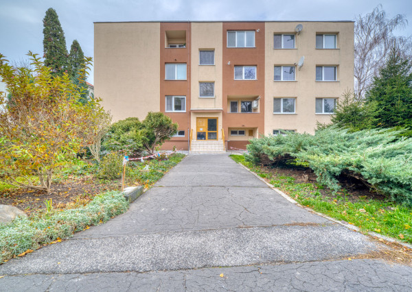 Na predaj 3-izbový byt vo výbornej lokalite v Stupave