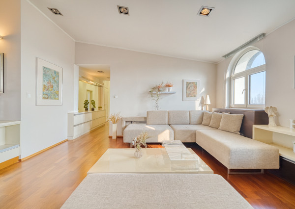 Na predaj 4-izbový byt s výhľadom na Malé Karpaty v Rači