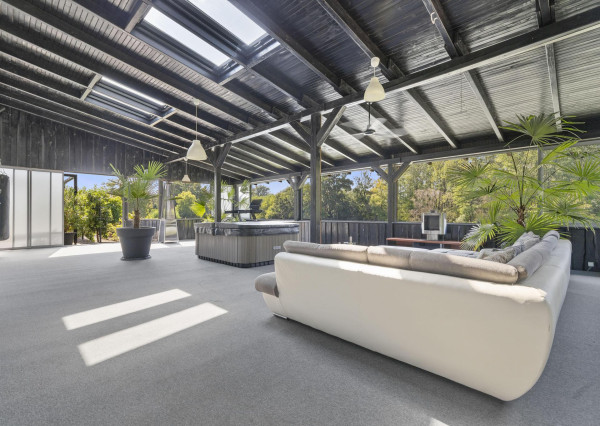 Na predaj štýlový penzión s priamym prístupom k vode v obci Blahová