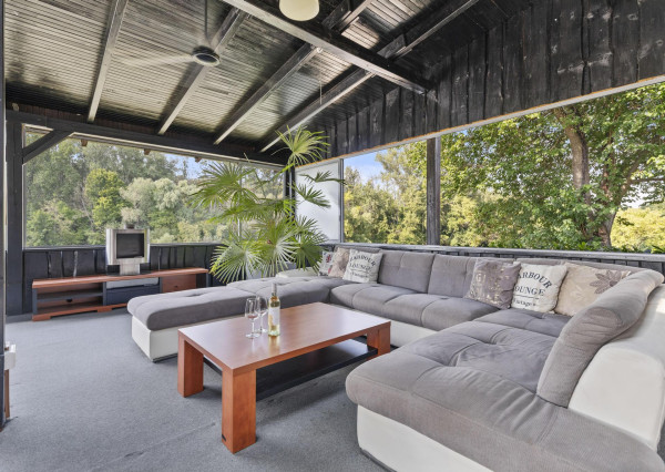 Na predaj štýlový penzión s priamym prístupom k vode v obci Blahová