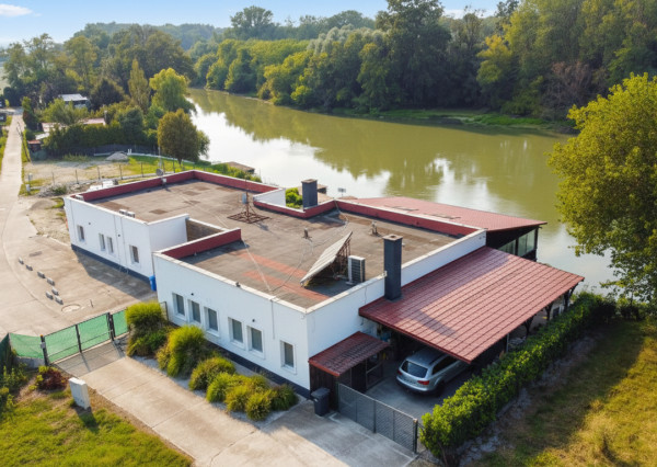 Na predaj štýlový penzión s priamym prístupom k vode v obci Blahová