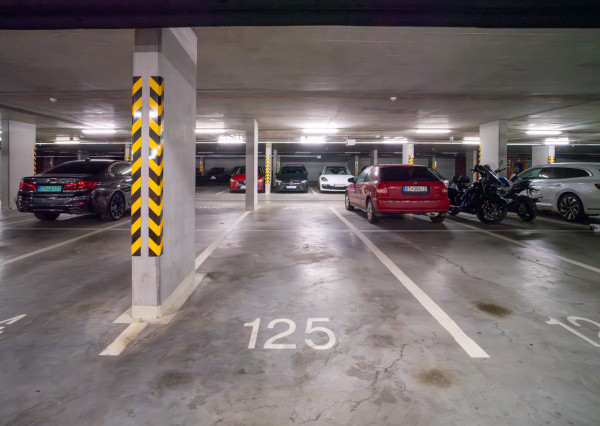 Na prenájom garážové parkovacie miesto na Slnečniciach v Petržalke